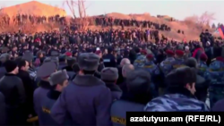 Armenia - Hundreds of Armenians demonstrate outside the Russian military base in Gyumri, 14Jan2015.