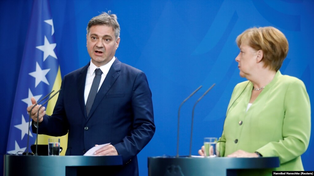 Kancelarja gjermane Angela Merkel nÃ« konferencÃ« tÃ« pÃ«rbashkÃ«t me kryetarin e KÃ«shillit tÃ« Ministrave tÃ« Bosnje dhe HercegovinÃ«s, Denis Zvizdiq.
