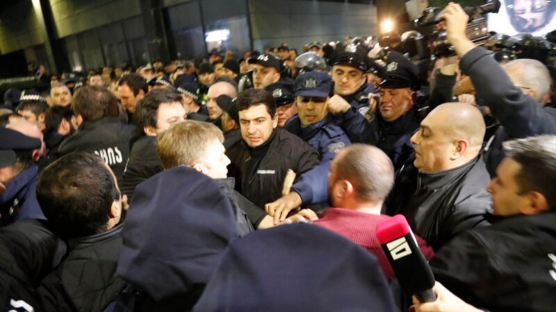 Tbiliside geý temaly filmiň görkezilmegine garşy çykan protestçiler polisiýa bilen çaknyşdy