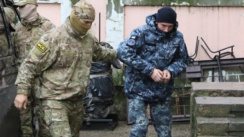 Украин аскерлери Москвадагы түрмөгө жеткирилди