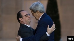 Francois Hollande və John Kerry 