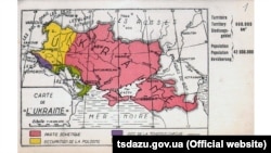 Поштова листівка із зображенням карти України «Carte de L’Ukraine». Червоним кольором позначено територію, яка потрапила до складу СРСР. Цю листівку було видано у Бельгії у 1930-х роках