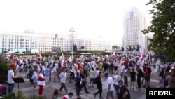Чергова акція протесту, які не припиняються по всій Білорусі ні на день від дня виборів 9 серпня. Мінськ, 17 серпня 2020 року
