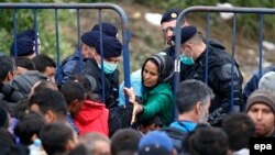 Refugees wait to enter Croatia at the border town of Berkasovo, Serbia, on September 25.