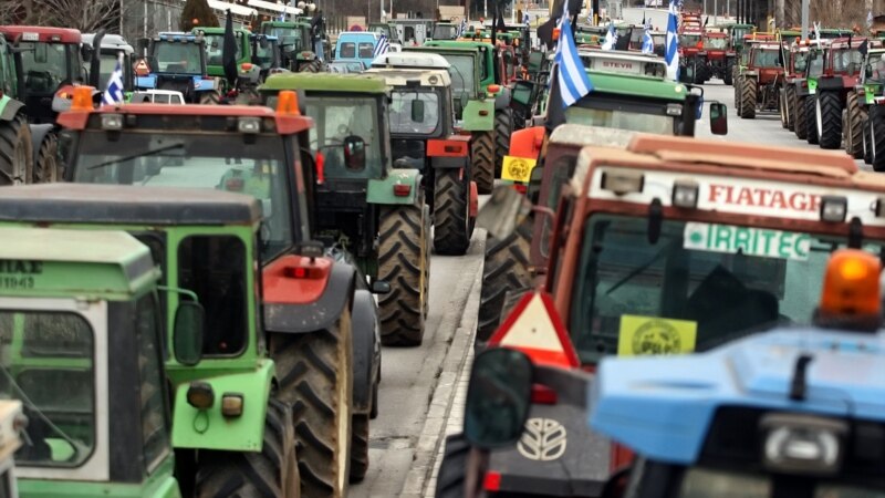 Traktori blokirali puteve u Grčkoj zbog cene goriva