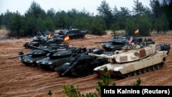 Tancuri din grupul de luptă NATO Forward Presence la exercițiul militar Iron Tomahawk care a avut loc în 2018 în Letonia.