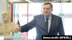 Milorad Dodik glasa na biračkom mestu u opštini Savski venac