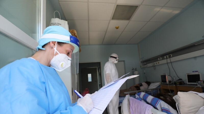 Mbi 300 pacientë me COVID-19 të shtrirë në spital