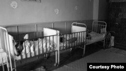 Imagine de arhivă dintr-unul dintre căminele-spital care au supraviețuit Revoluției de la 1989. 