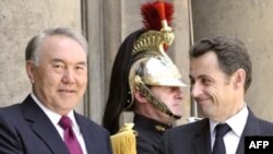 Қазақстан президенті Нұрсұлтан Назарбаев пен Франция президенті Николя Саркози. Париж, 11 маусым 2008 жыл.