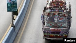 Автобус в Пакистане. Иллюстративное фото.
