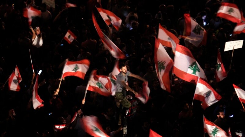 Претседателот на Либан ги повика демонстрантите на разговор 