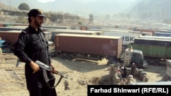 A blockade of NATO supply trucks in Pakistan could be heightening tensions between Washington and Kabul. (file photo)