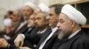 اسحاق جهانگیری (نفر دوم از راست) گزارش کمیته حقوق‌های غیرمتعارف را به حسن روحانی (نفر اول) رییس جمهوری داده است.