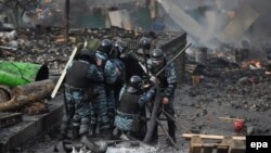 Сотрудники спецподразделения украинской милиции на Майдане Незалежности. Киев, 19 февраля 2014 года.