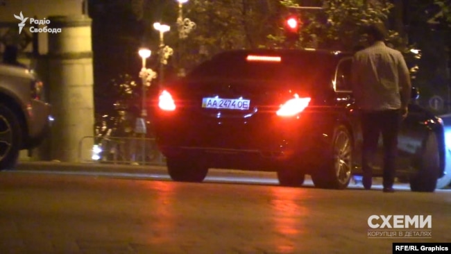 Mercedes, який рушив услід за Фаталовим і Мхітаряном, зареєстрований на жінку, яка є бенефіціаром компанії забудовника Mercedes, який рушив услід за Фаталовим і Мхітаряном, зареєстрований на жінку, яка є бенефіціаром компанії забудовника