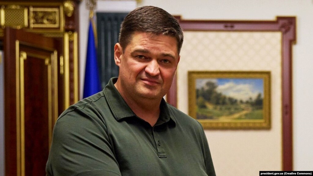 За даними ЗМІ, Янушевич в 2014 році був люстрований і не мав право займати державні посади до 2024 року.