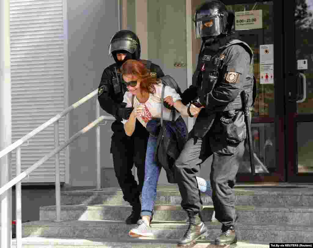 Belarus - Law enforcement officers detain a protester during a rally against police brutality following protests to reject the presidential election results in Minsk, 13sep2020