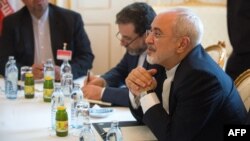 Ministri i jashtëm i Iranit, Mohammad Javad Zarif gjatë bisedimeve në Vjenë