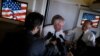 Госсекретарь США Рекс Тиллерсон беседует с журналистами на борту самолета Air Force One на пути из Рима в Брюссель