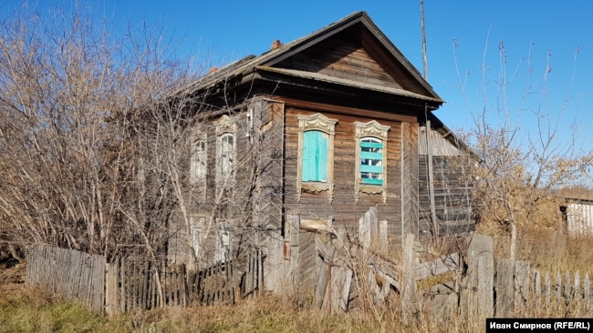 Брошенных и полуразрушенных домов в Юртах немало