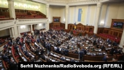 Верховна Рада України попередньо схвалила законопроєкт про скорочення кількості депутатів із 450 до 300