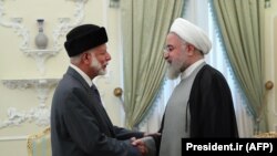 Ирандын президенти Хасан Роухани Омандын тышкы иштер министри менен жолуккан кезде.