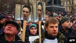 На переднем плане депутат Верховной Рады Украины Алексей Гончаренко во время траурного марша в память о Борисе Немцове. Москва, 1 марта 2015 года.