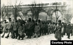 Историческая фотография – пленные немецкие солдаты в Новгородском кремле