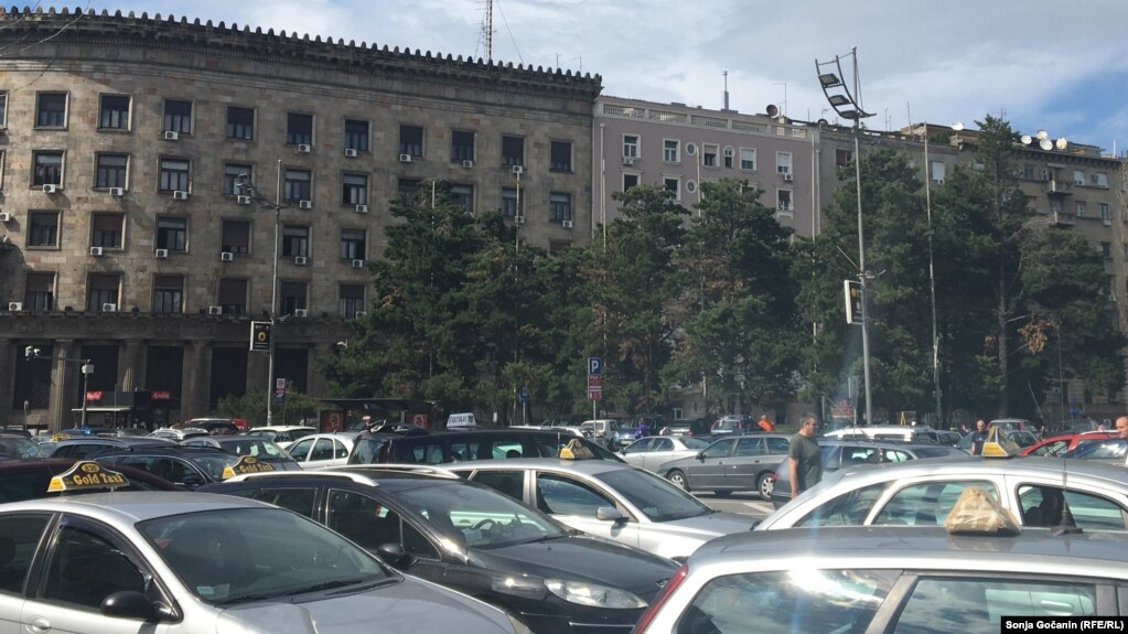 Taksisti u Beogradu više puta su protestovali zbog kompanije CarGo koja, poput Ubera, vožnju obavlja putem aplikacije. (3. jun 2019.)