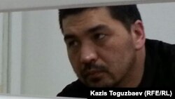 Блогер Ермек Тайшыбеков сотта отыр. Жамбыл облысы, 4 қараша 2015 жыл.