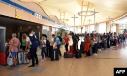 Очередь туристов на вылет из аэропорта Шарм эш-Шейха