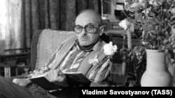 ბულატ ოკუჯავა. 1982 წელი
