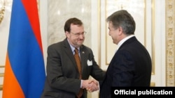 Armenia - Prime Minister Karen Karapetian meets with U.S. Ambassador Richard Mills in Yerevan, 10Feb2017.