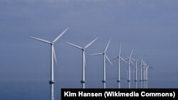 Дания. Ветряные мельницы в проливе Оресунн