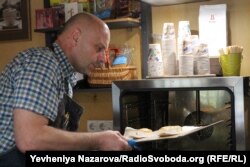 Завдяки участі у грантових програмах ветеран війни на Донбасі Руслан Венжега зміг придбати спеціальне кухарське обладнання, що пришвидшило відкриття його закладу