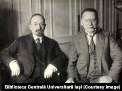 Gheorghi Cicerin (stânga) și Maxim Litvinov (Sursă: Biblioteca Centrală Universitară Iași)