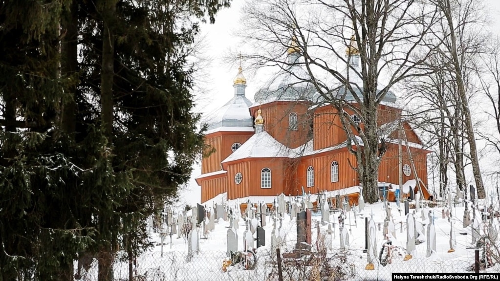 Церква святого Архистратига Михаїла в карпатському селі Шандровець, 21 січня 2019 року