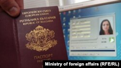 Български паспорт. Снимката е илюстративна.