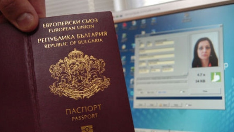 Каракачанов и бугарските пасоши ја брануваат македонската јавност