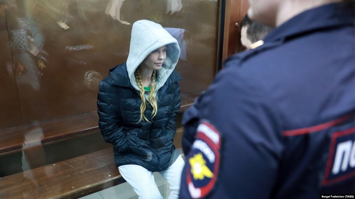 Мастурбация с худой девушкой Мастурбация с худой девушкой