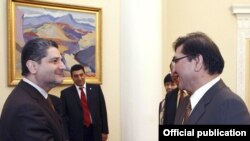 Armenia -- Prime Minister Tigran Sarkisian meets with Daniel Chiu, vice-chairman of China's Fortune Oil company, 23Feb2011.