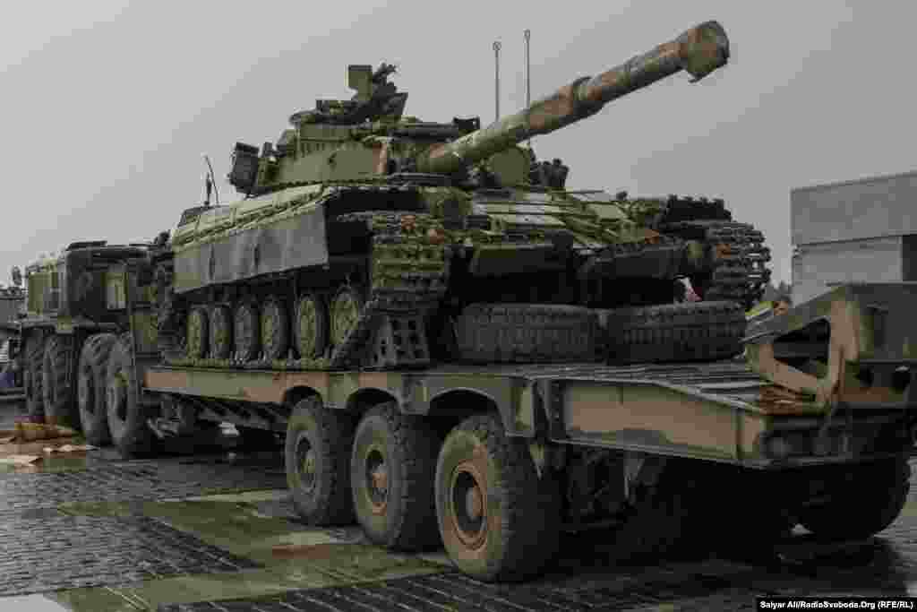 Виставка військової техніки, вилученої в бойовиків під час проведення АТО. Окремі зразки є на озброєнні лише в Росії, повідомляє прес-центр СБУ.
