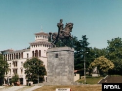 დავით აღმაშენებლის ძეგლი ქუთაისში