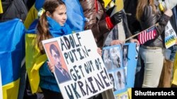 Під час протесту у Вашингтоні біля будівлі Білого дому проти агресії Росії стосовно України, 6 березня 2014 року (ілюстраційне фото)