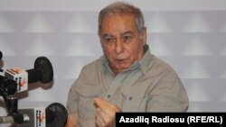 Ադրբեջան - Գրող Աքրամ Այլիսլին «Ազատության» Բաքվի ստուդիայում, արխիվ