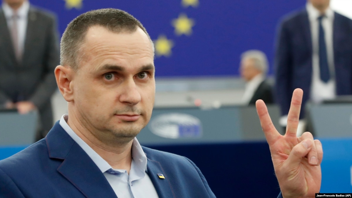 olegu-sencovu-vruchili-dokumenty-o-prisvoenii-zvaniya-pochetnogo-graghdanina-parigha Олегу Сенцову вручили документы о присвоении звания почетного гражданина Парижа