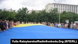 Ukrainians unfurl what they claim to be the world's largest flag in the eastern city of Dnipropetrovsk.