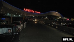 Здание аэропорта Алматы. 