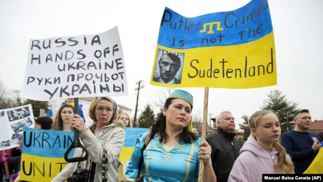 Акція біля посольства Росії у США проти російської агресії щодо України. Вашингтон, 2 березня 2014 року
